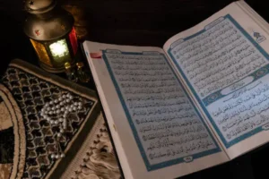 ختم القران صورة من المسجد في شهر رمضان