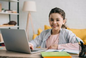 دور التكنولوجيا الايجابي على حياه اطفالنا