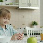 الأطفال والهواتف الذكية